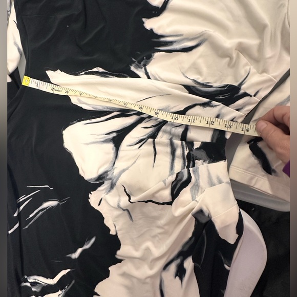 Ralph Lauren side pleated midi dress size
8 -black and creamy white - Picture 5 of 9